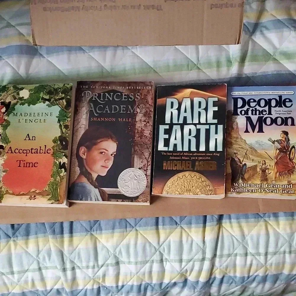 ☆☆☆Lot of 4 books